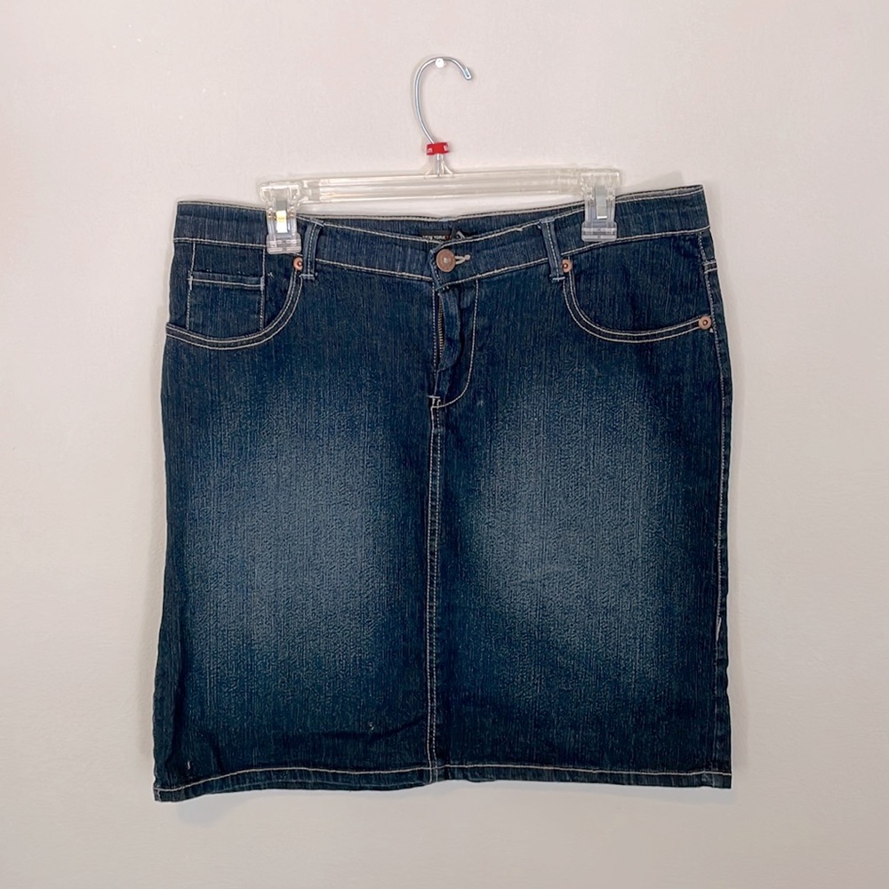 New York & Company brand ladies denim skirt in size 14. Back pockets have snaps.